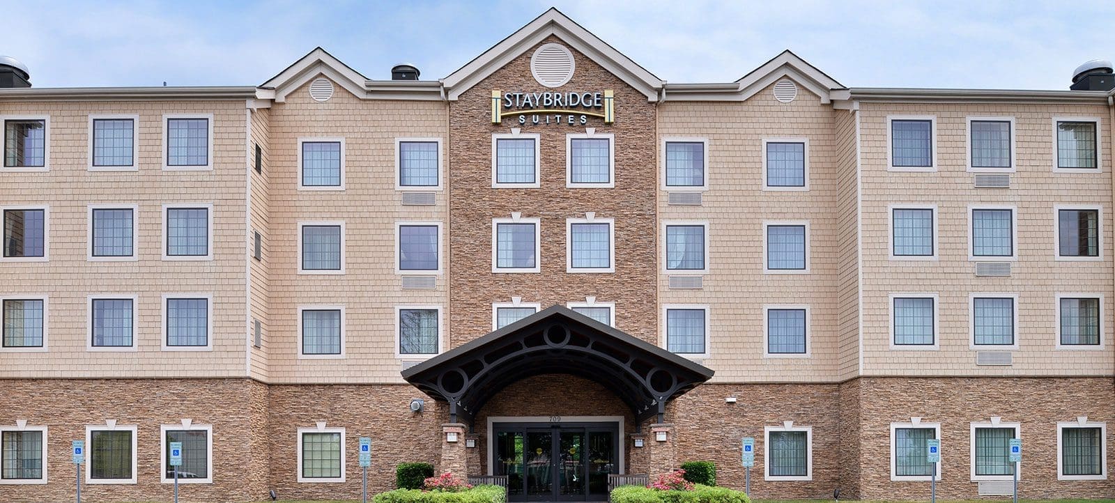 Staybridge Suites - Cozy hotel suite for guests